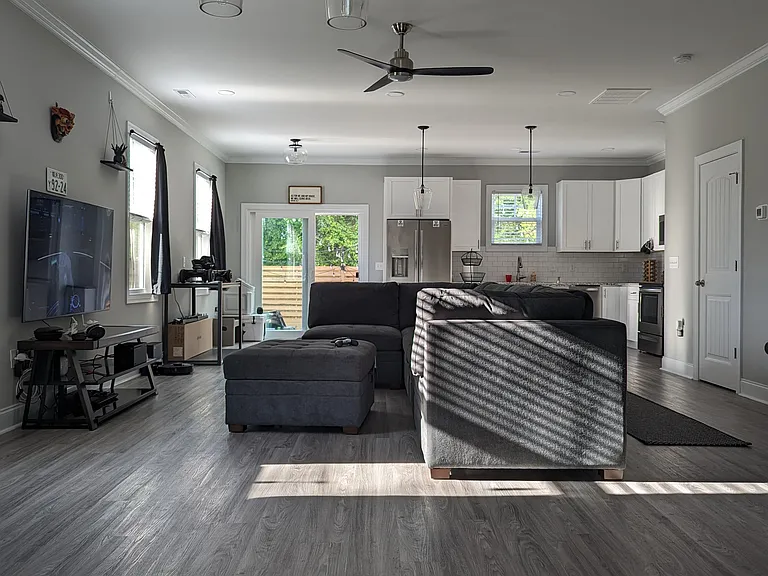 1101 Fanning St — Photo 3