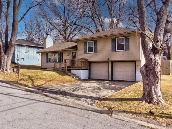 501 Marion Ln, Lexington, MO 64067