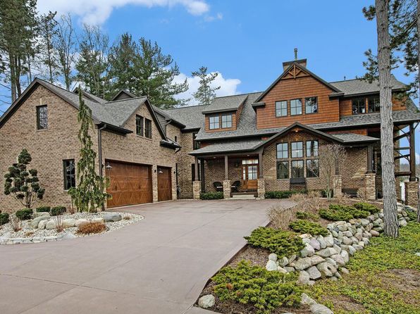 9796 Lake Edge Dr, Brighton, MI 48114
