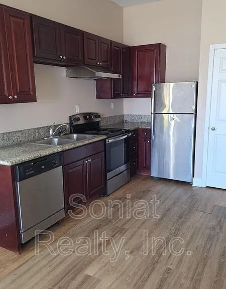 3931 Hamilton St — Photo 3
