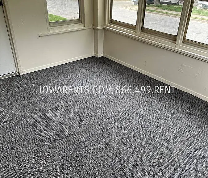 702 N 6th St — Photo 3