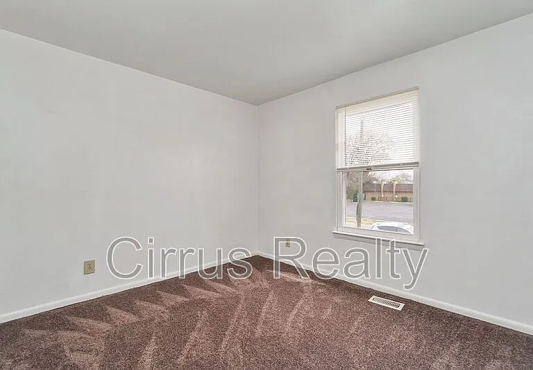 2756 Peach St — Photo 18