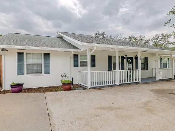 3rd image of 483 Riverside Dr