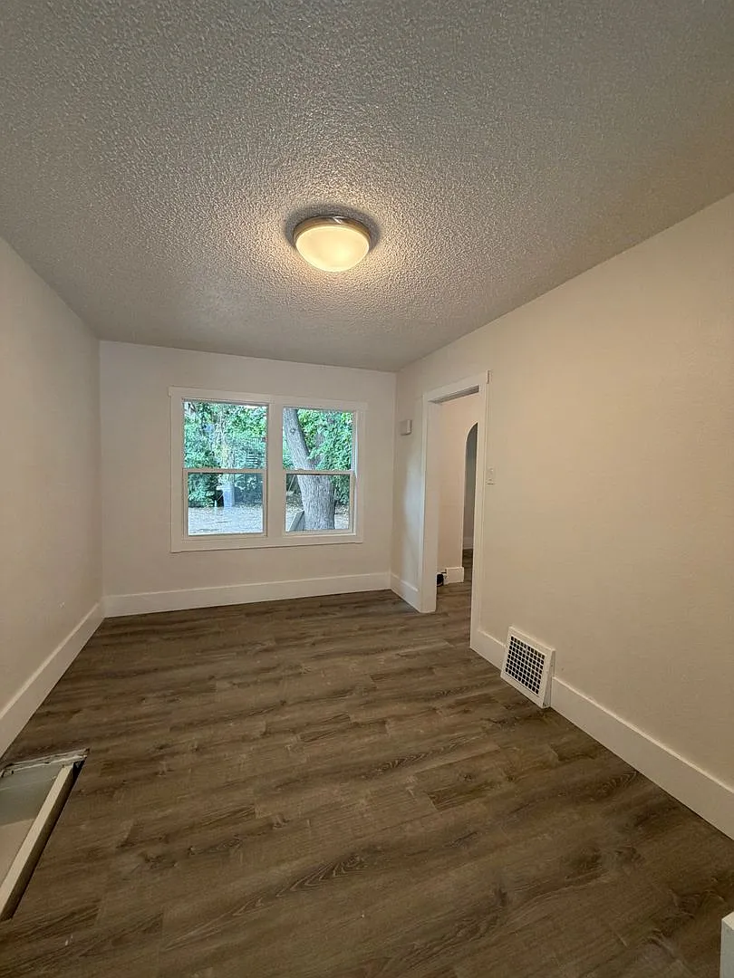 $500 Off Rent if Lease Starts by 9/5! — Photo 3