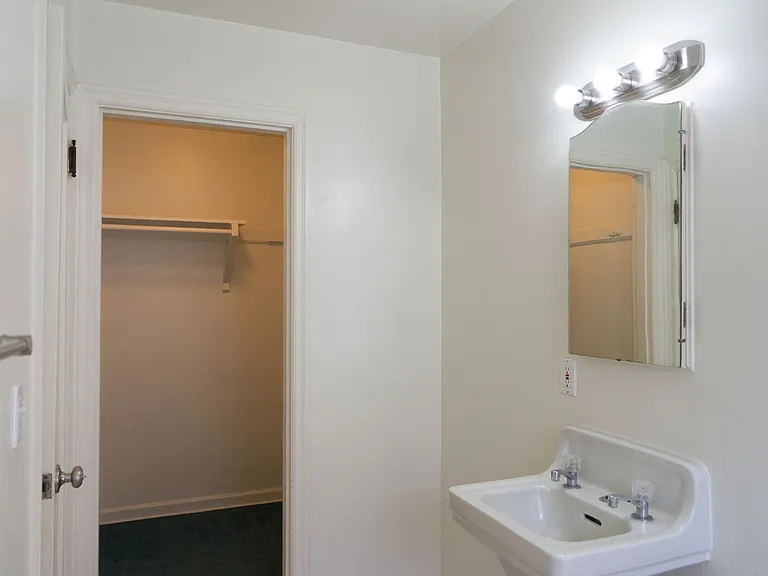 The Interurban Apartments — Photo 5