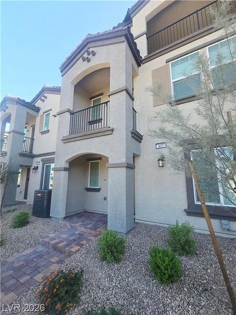 Building Photo - 631 Bellus Pl