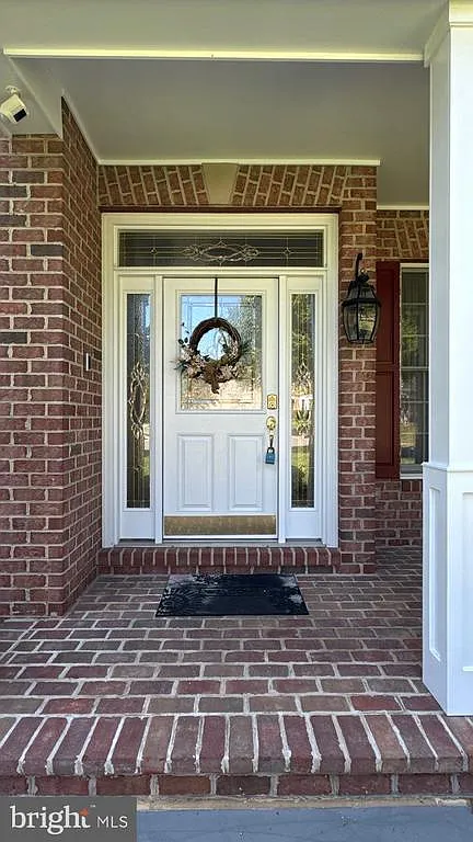 4 bed, 4.5 bath, 6826 sqft, $5,800 — Photo 2