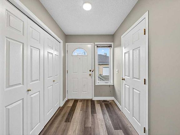5th image of 15 E Cedarview Mews SW