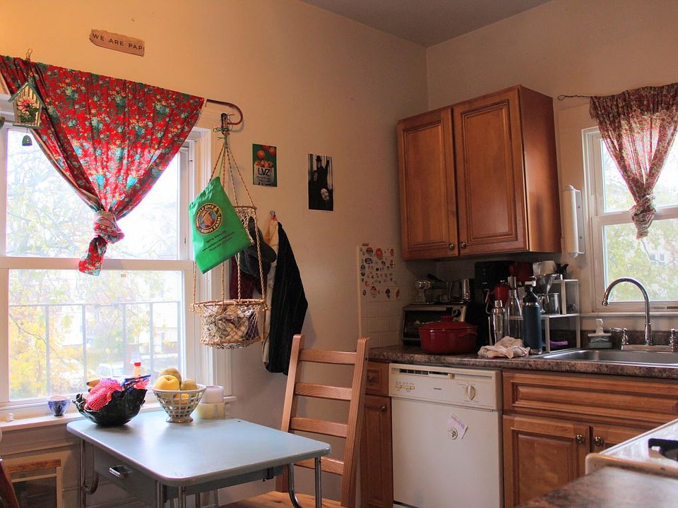 2nd image of 49 Pratt St #2