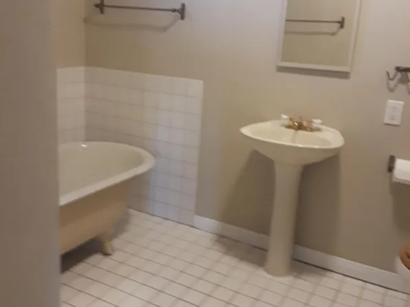 212 N Stagecoach Ln N, Fallbrook, CA 92028