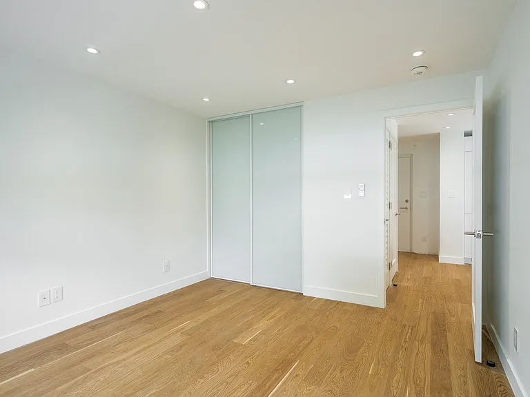 111 Lawton Blvd — Photo 28