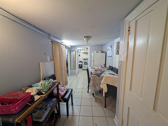4th image of 104 S Massachusetts Ave