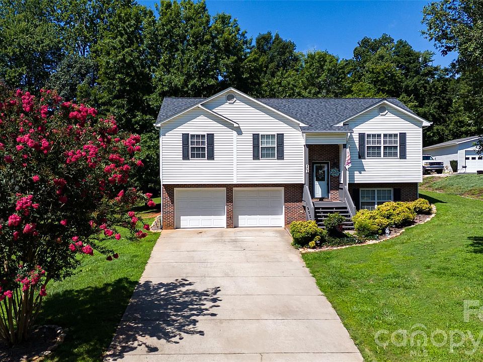 1st image of 202 Raintree Ln