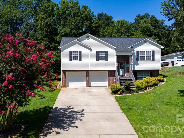202 Raintree Ln, Morganton, NC 28655