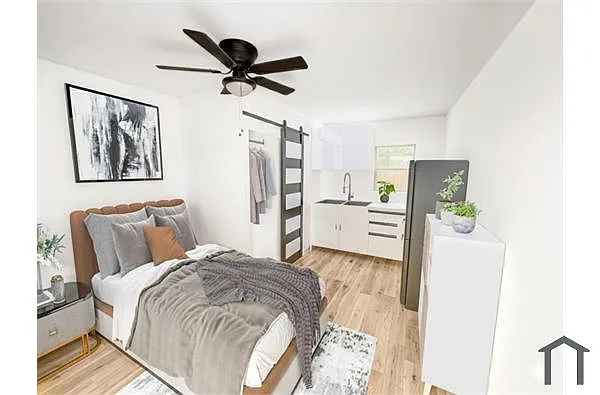 Building Photo - 3239 E Van Buren St #1-14