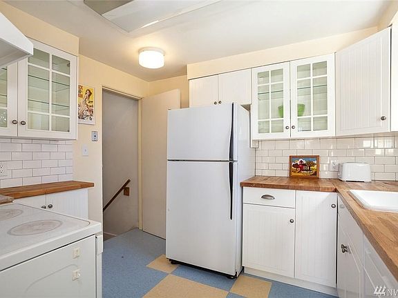 Light filled kitchen; appliances being updated by July 7th.
