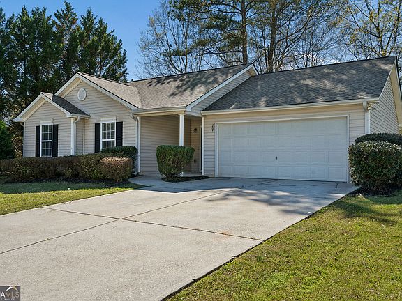 2nd image of 207 Johnny Ln