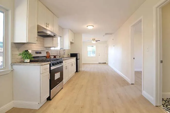 1346 N Safford Ave — Photo 7