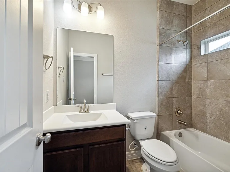 430 N Live Oak St — Photo 17