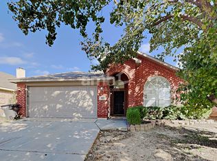 8621 San Joaquin Trl, Fort Worth, TX 76118