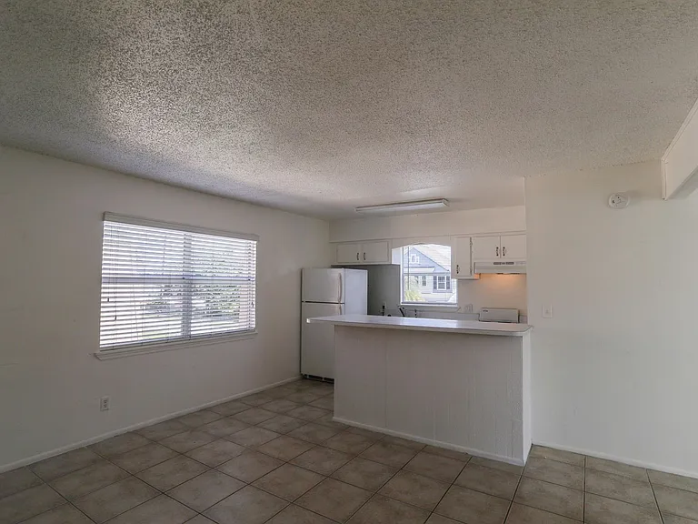 Hamilton House Apartments — Photo 22