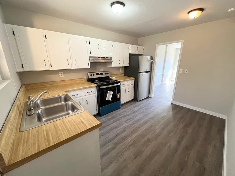 1332 Huger St — Photo 3