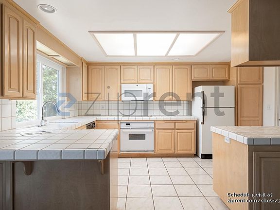 4th image of 1650 Jeffrey Ave