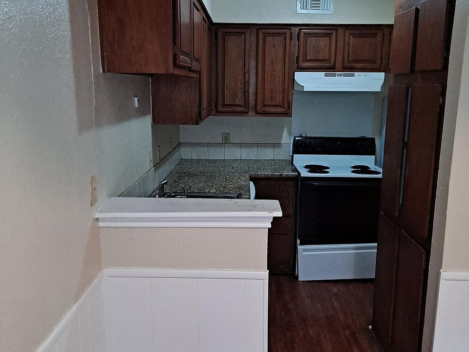 2nd image of 2220 W Hickory St APT 107