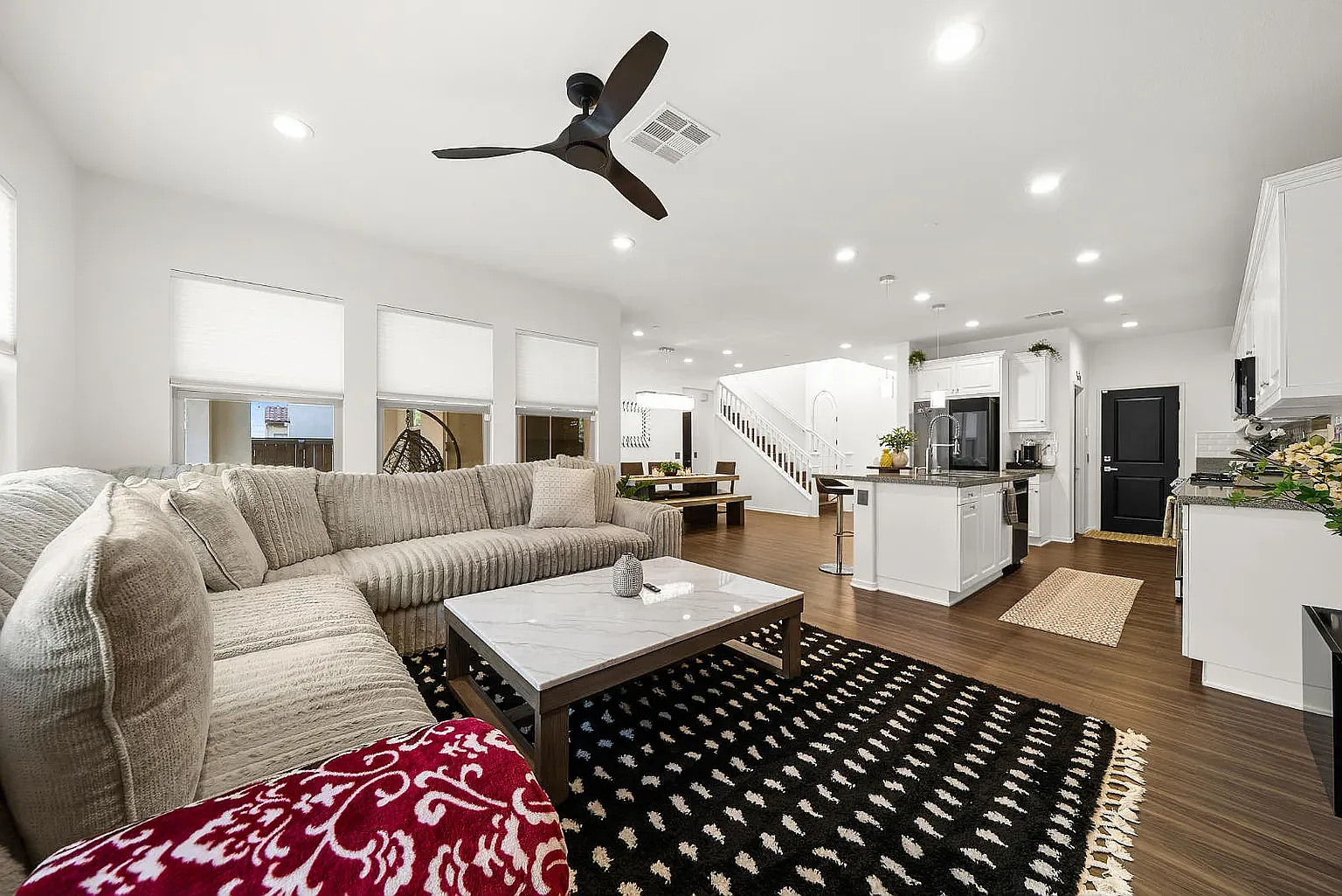 4 bed, 2143 sqft, $5,850 — Photo 3
