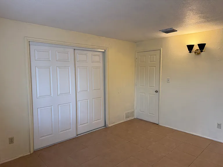 2774 N Fair Oaks Ave — Photo 7