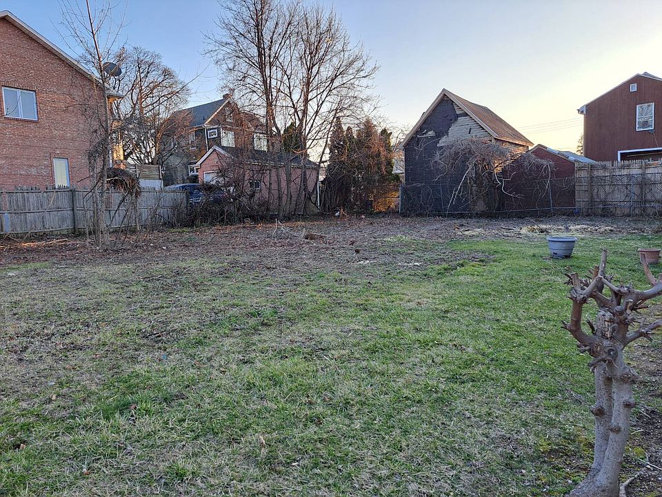 2nd image of 1322 140th St