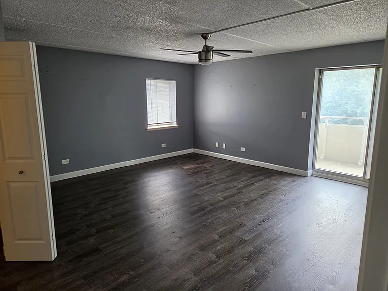 10515 W Grand Ave #206 — Photo 8