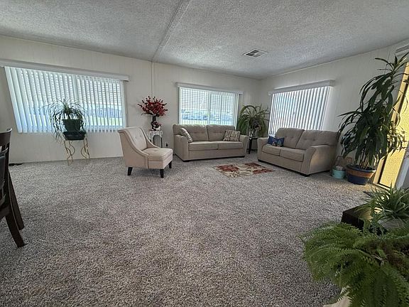 4th image of 601 N Kirby St Space 557