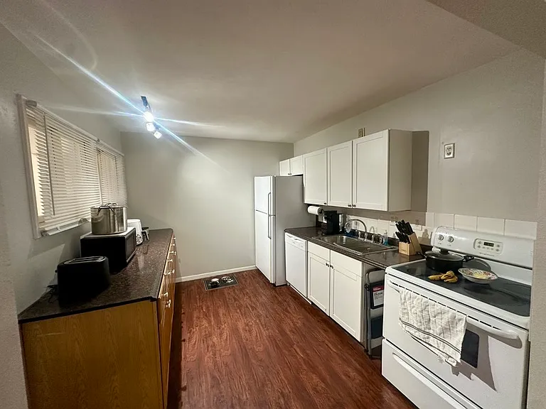 116 27th St NE #3 — Photo 6