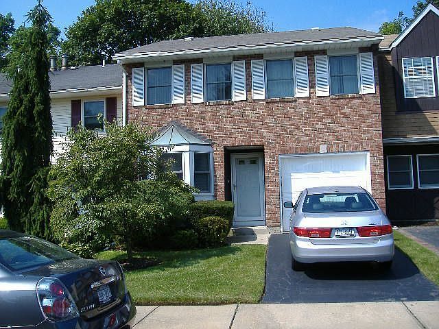 1st image of 36 Aspen Dr W