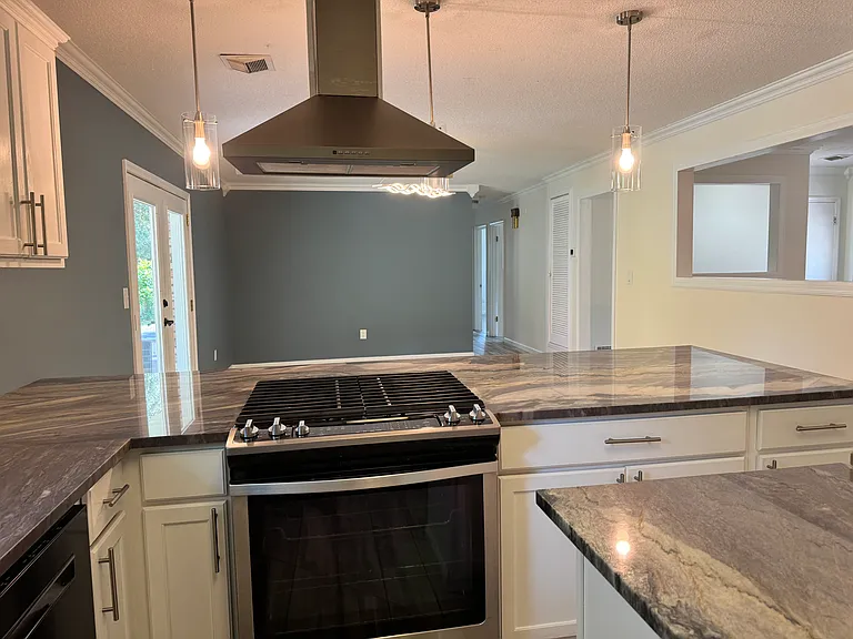 8108 Ridgefield Rd — Photo 3