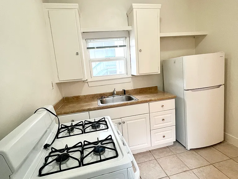 296 N 3rd St #D — Photo 5