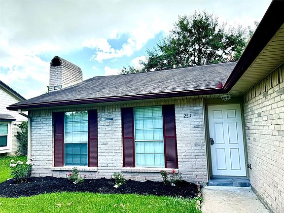 2nd image of 2511 Maple Tree Ct