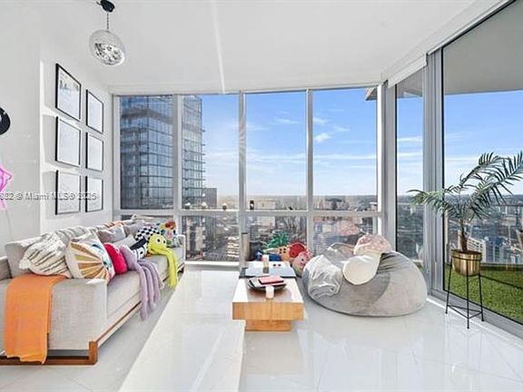 3rd image of 851 NE 1st Ave #3910