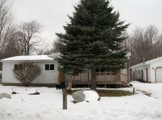 905 Collingwood St, Houghton Lake, MI 48629