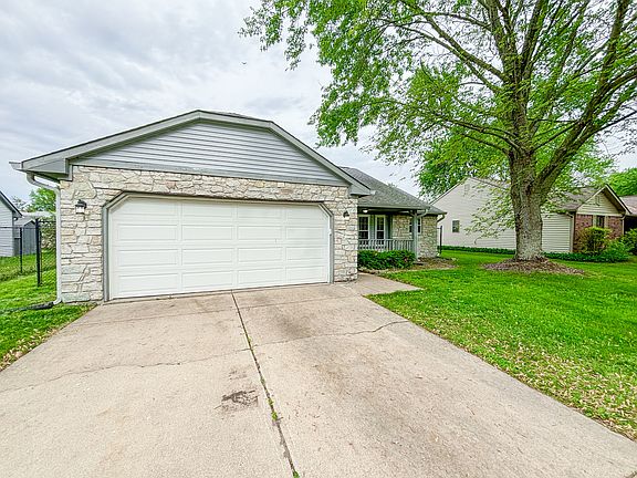 2nd image of 7463 Pebblebrooke East Dr