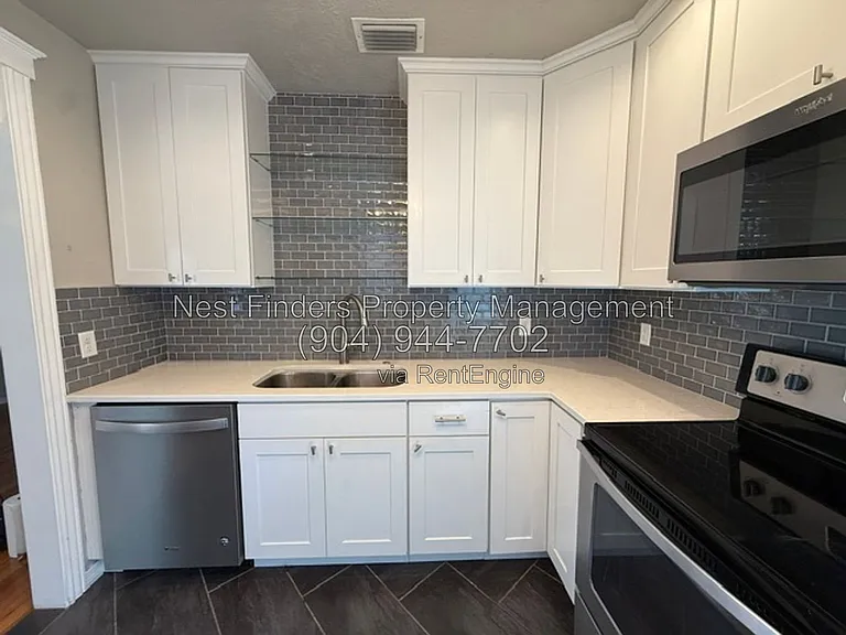 1309 Macarthur St — Photo 15