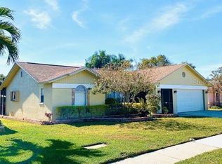 8140 Somerset Dr, Largo, FL 33773