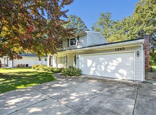 1285 Pickwick Pl, Flint, MI 48507