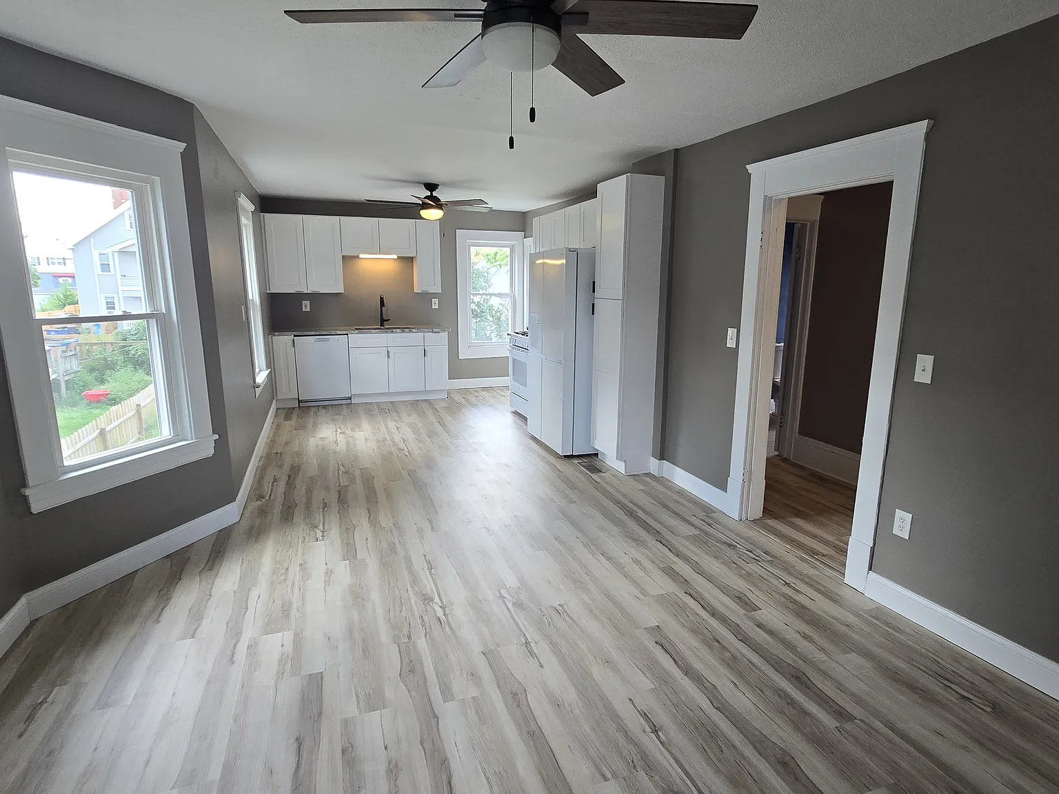 3 bed, 1031 sqft, $1,250 — Photo 2