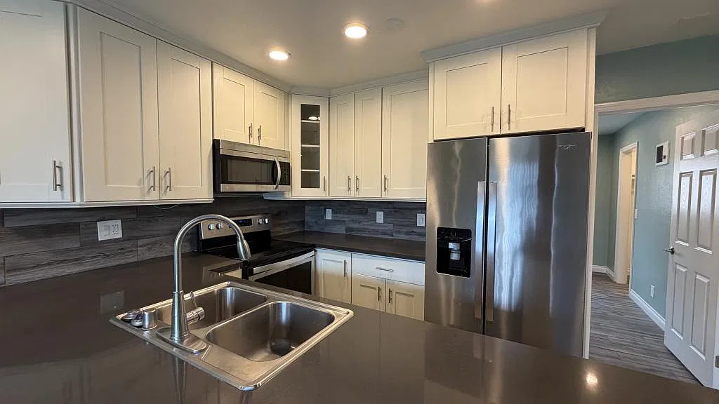 4252 Van Dyke Ave, apt 5 — Photo 3