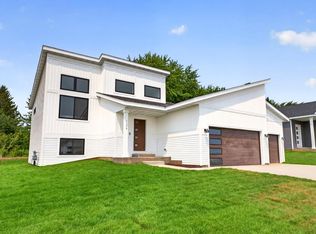 1146 Petersen Ct NW, Stewartville, MN 55976