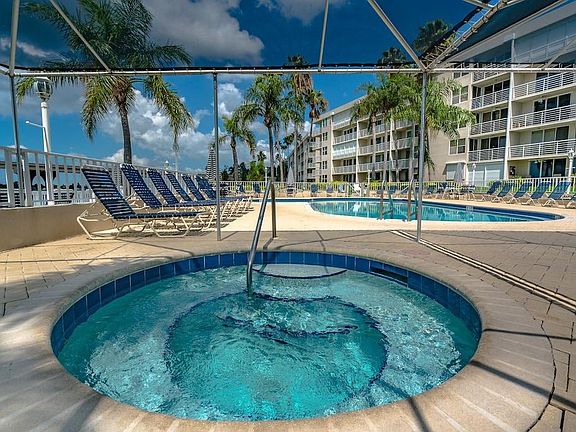 3rd image of 5901 Bahia Del Mar Cir APT 220