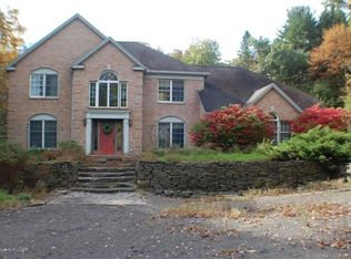 298 Deer Run Dr, Mountain Top, PA 18707