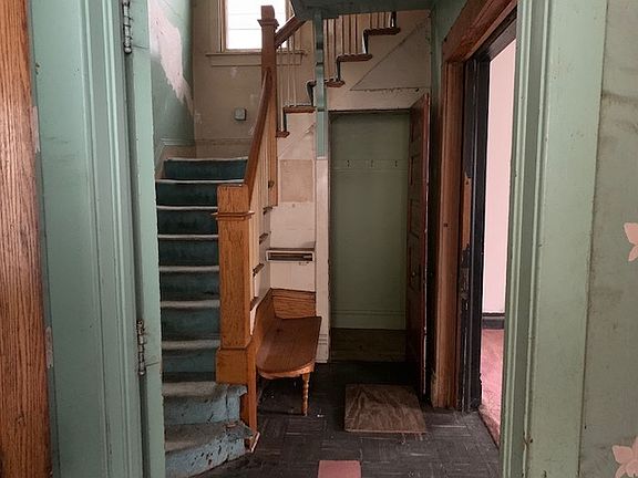 2nd image of 708 S 6th Ave
